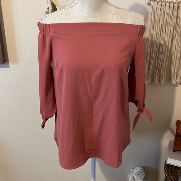 NWT - Monteau Off The Shoulder Rose Pink Top/ Size Large - Picture 2 of 9